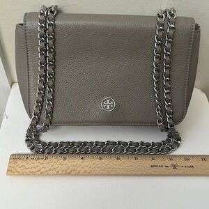 LIKE NEW Tory Burch Robinson flap gray shoulder bag.
